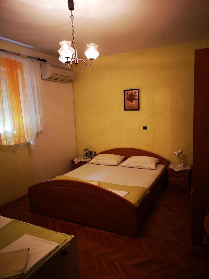 Apartments Anita Sibinj Krmpotski Dış mekan fotoğraf